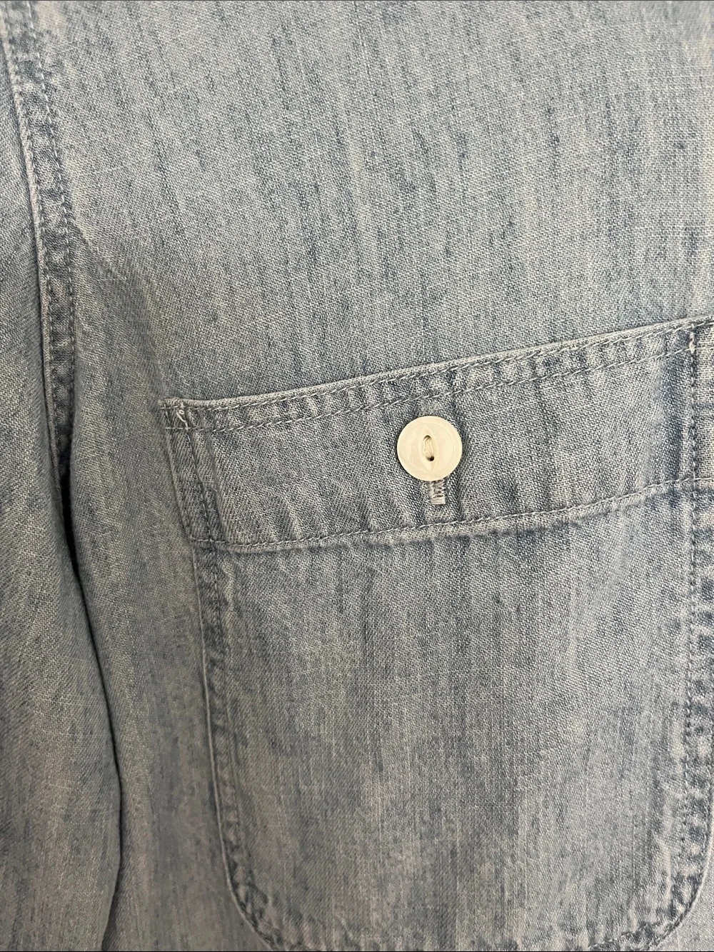 Faherty Light Blue Chambray Tried and True Button-Up Shirt - m